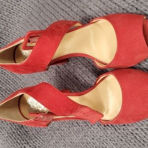 Vince Camuto Red Textured Heels SZ 6